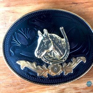 Horse buckle